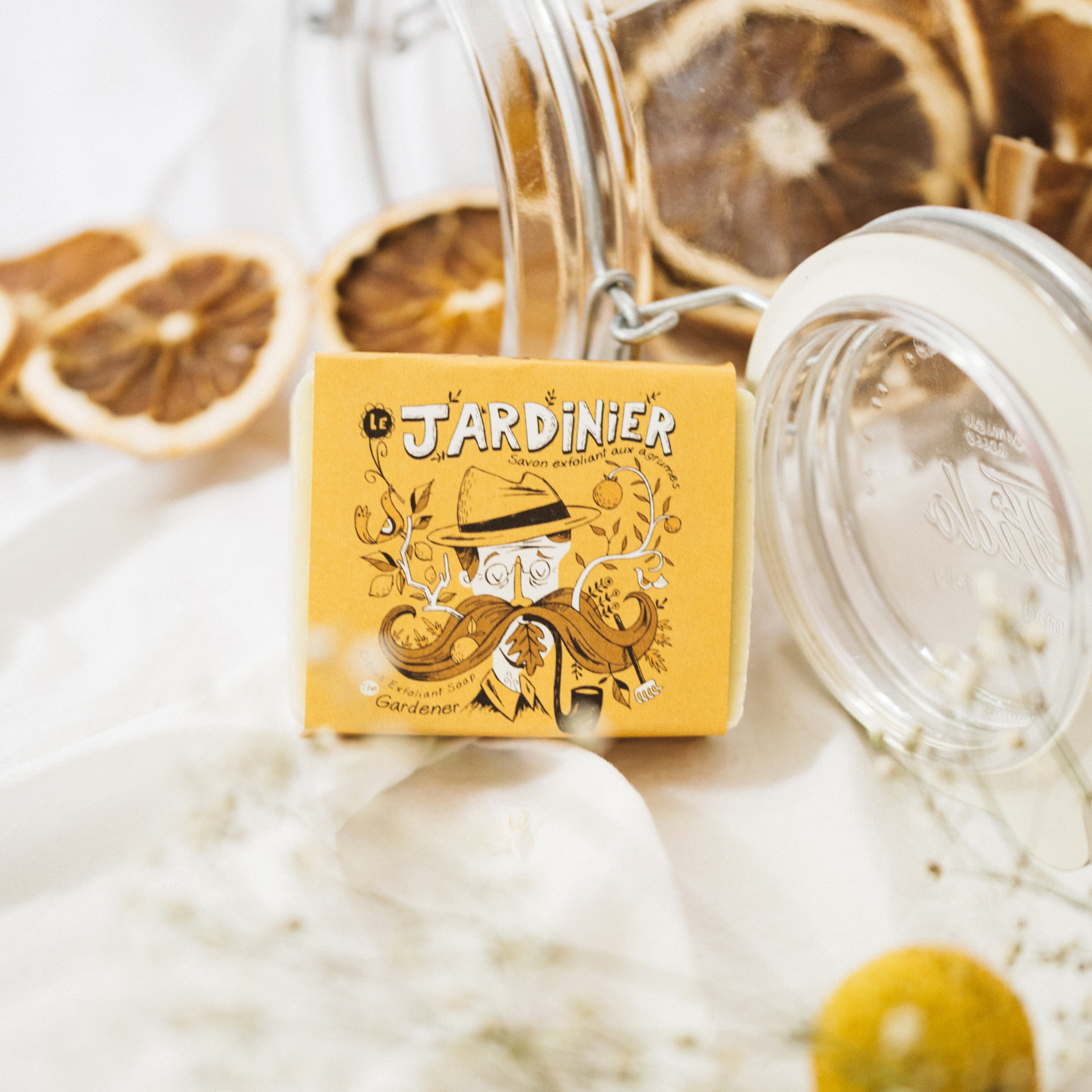 Savon exfoliant aux Agrumes 'Le Jardinier' 100g/ Citrus Exfoliant Soap 'The Gardener' 100g